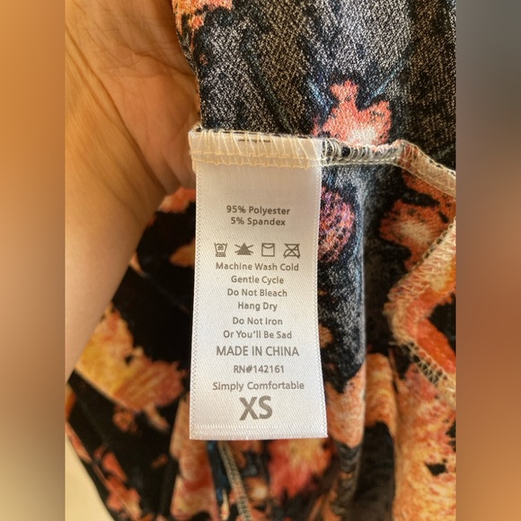 LuLaRoe Black and Coral Acid Wash Print Leah Tunic - Picture 6 of 9